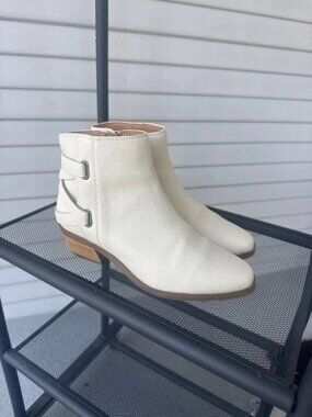 Yellow Box White Ankle Boots Braided Detail Low Heel Size 6.5